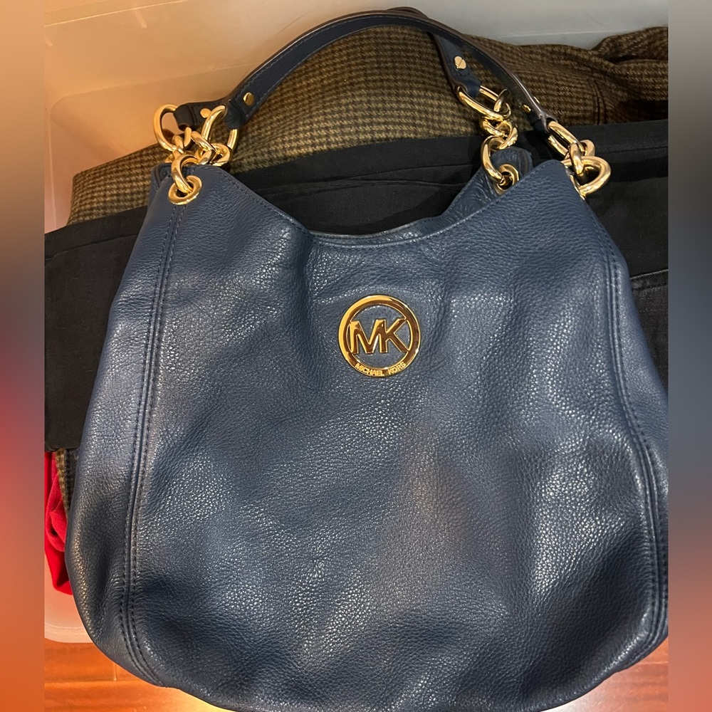 MICHAEL KORS - Fulton Chain - Navy and Gold 3 compartment handbag / purse / bag